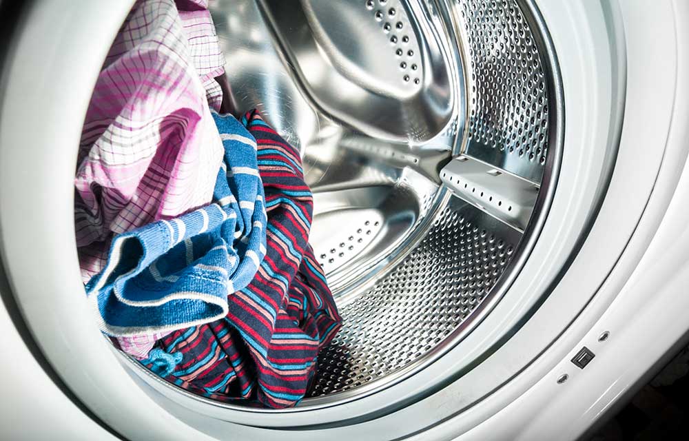 Is it okay to store dirty clothes in your washing machine ...