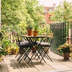 How to turn a balcony into a second living space
