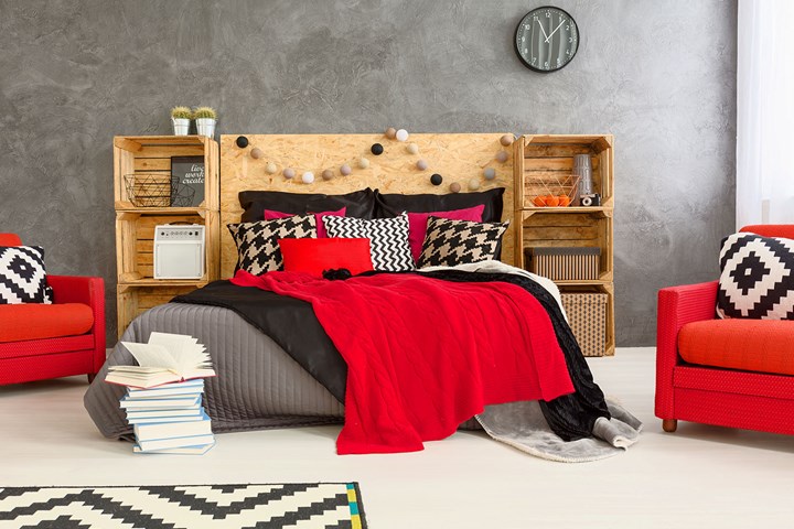 Featured image of post Modern Red And White Bedroom Ideas : Casual, modern bedroom with minimalist furniture and an industrial pendant light.