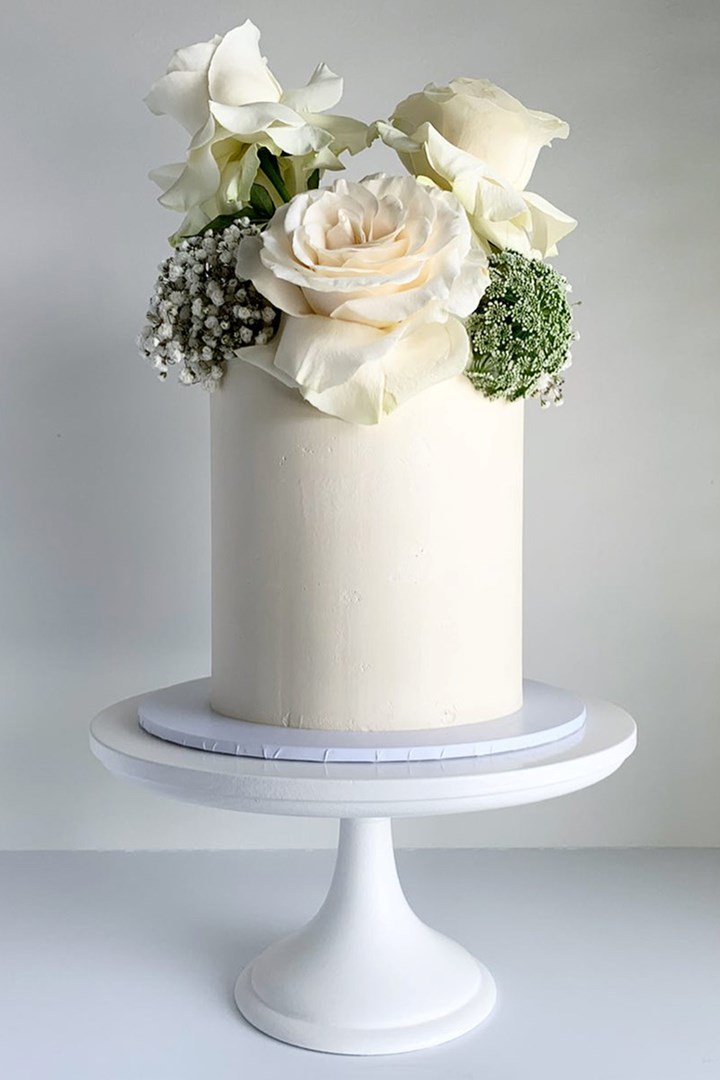 Classic elegant wedding cake