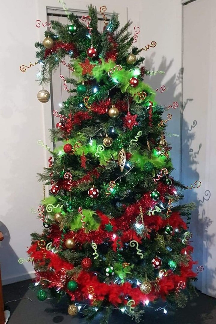 Stitch Christmas Tree  Disney christmas tree, Christmas tree decorating  themes, Christmas flower decorations
