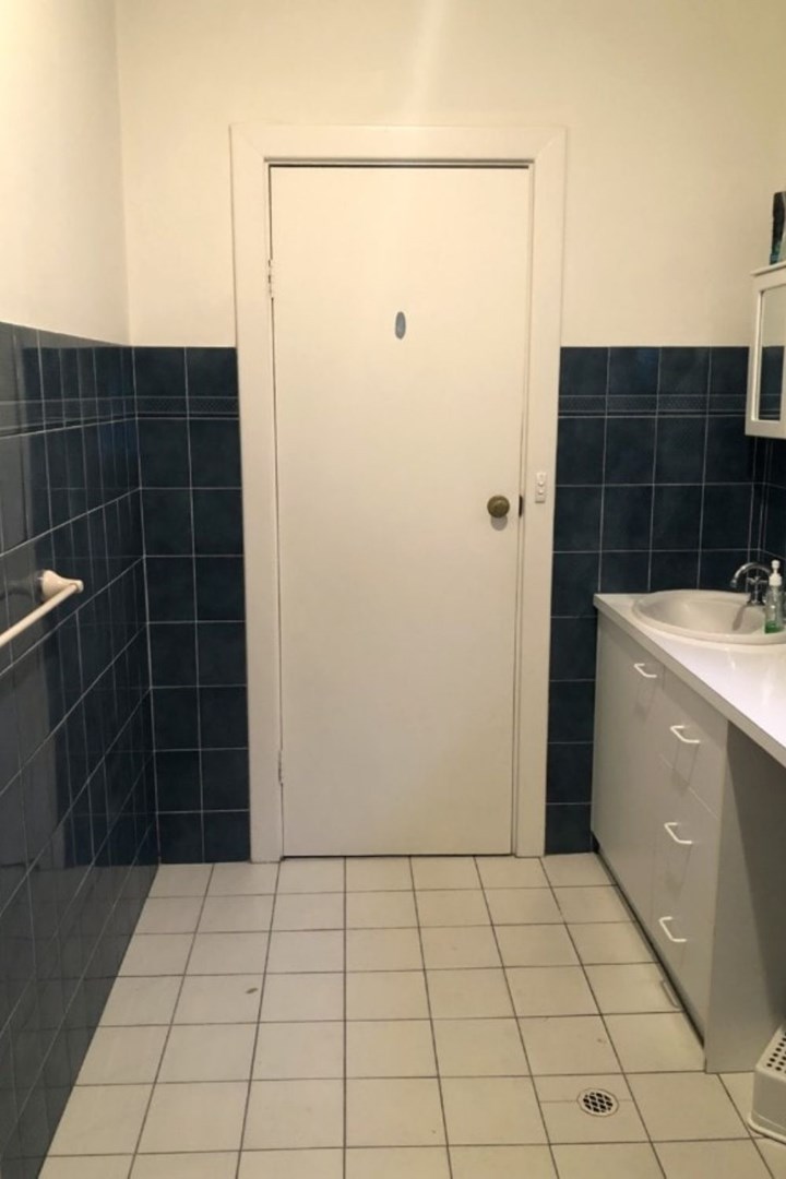 Budget Friendly Bathroom Using Self Stick Vinyl Floor Tiles Better Homes And Gardens - Wall Tile Glue Bunnings
