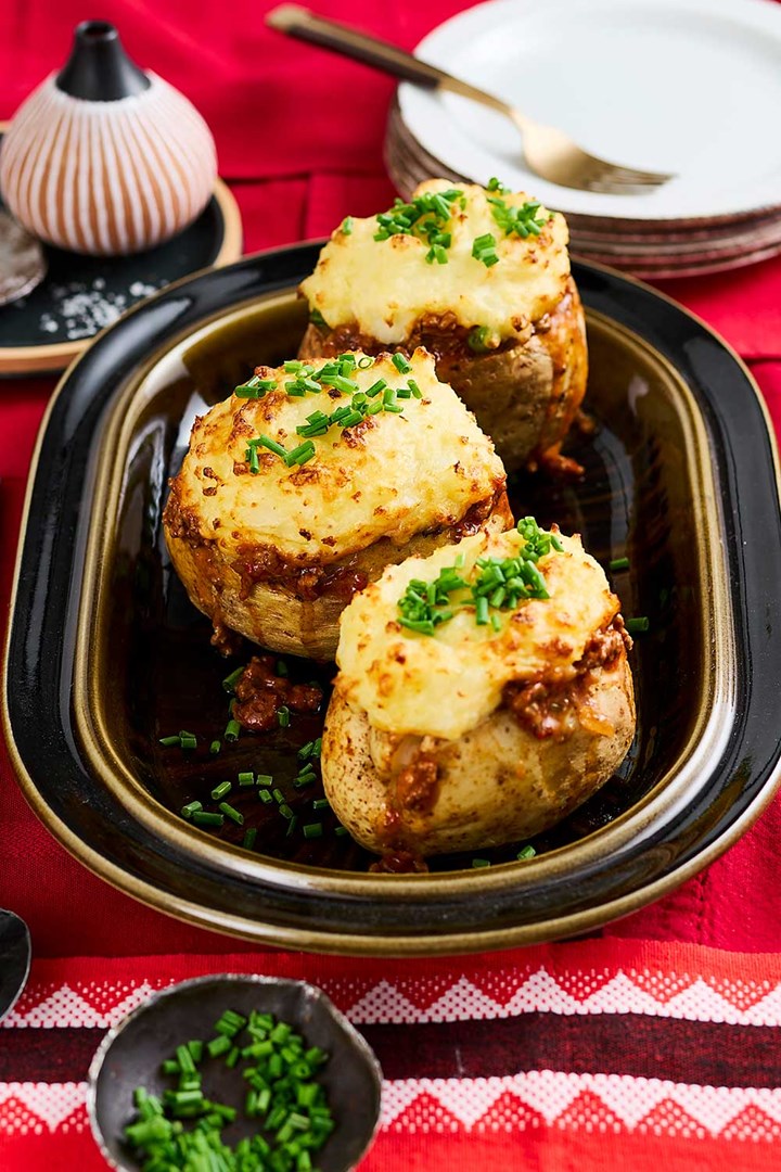 Potatoes wrapped in cottage pie