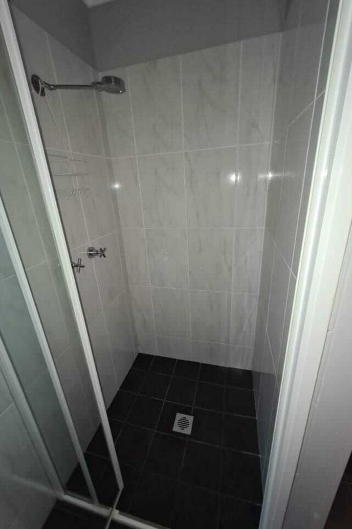 shower clean mould2.jpg?width=720&center=0.0,0