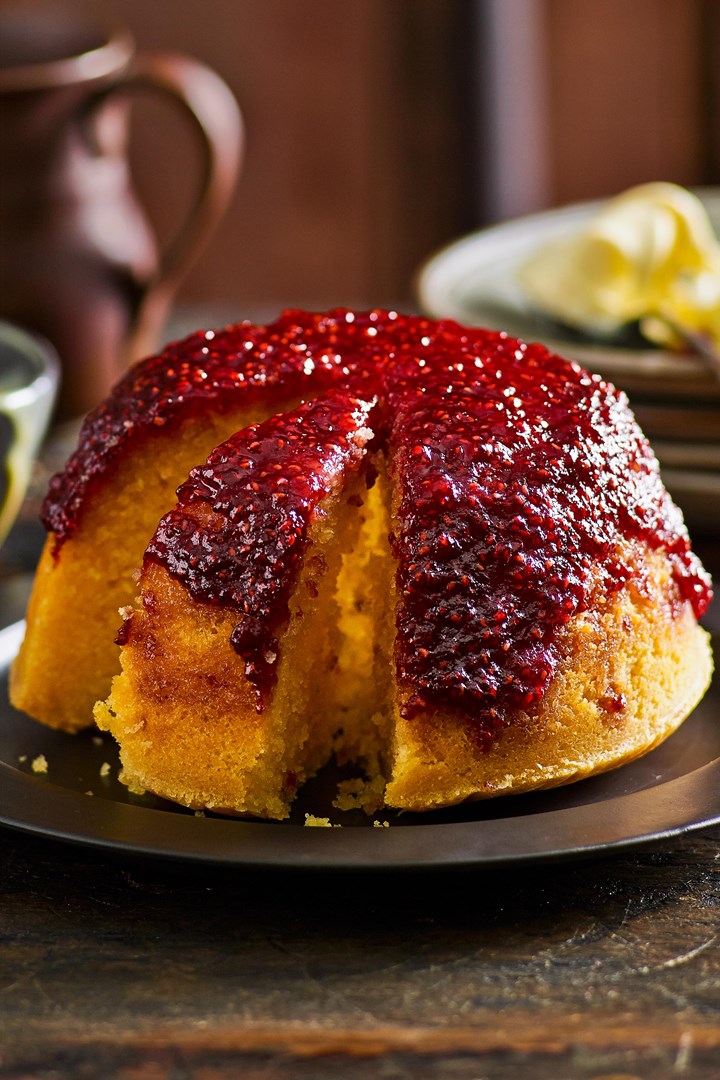 16. Slow-cooked steamed jam pudding
