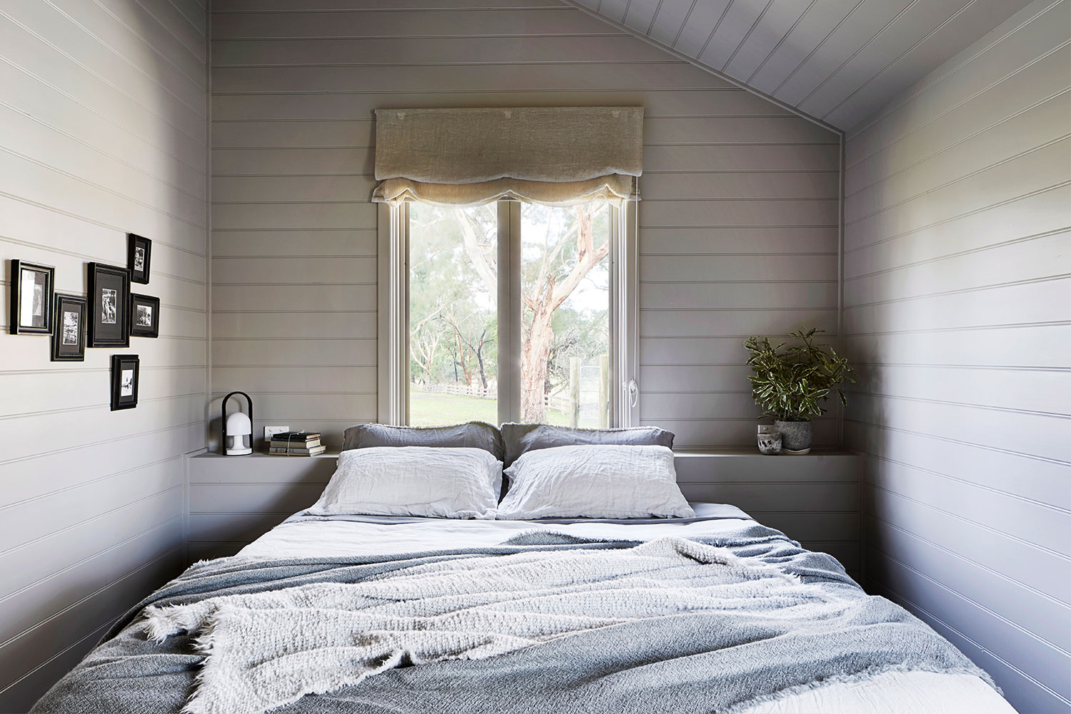 12 charming country-style bedroom ideas