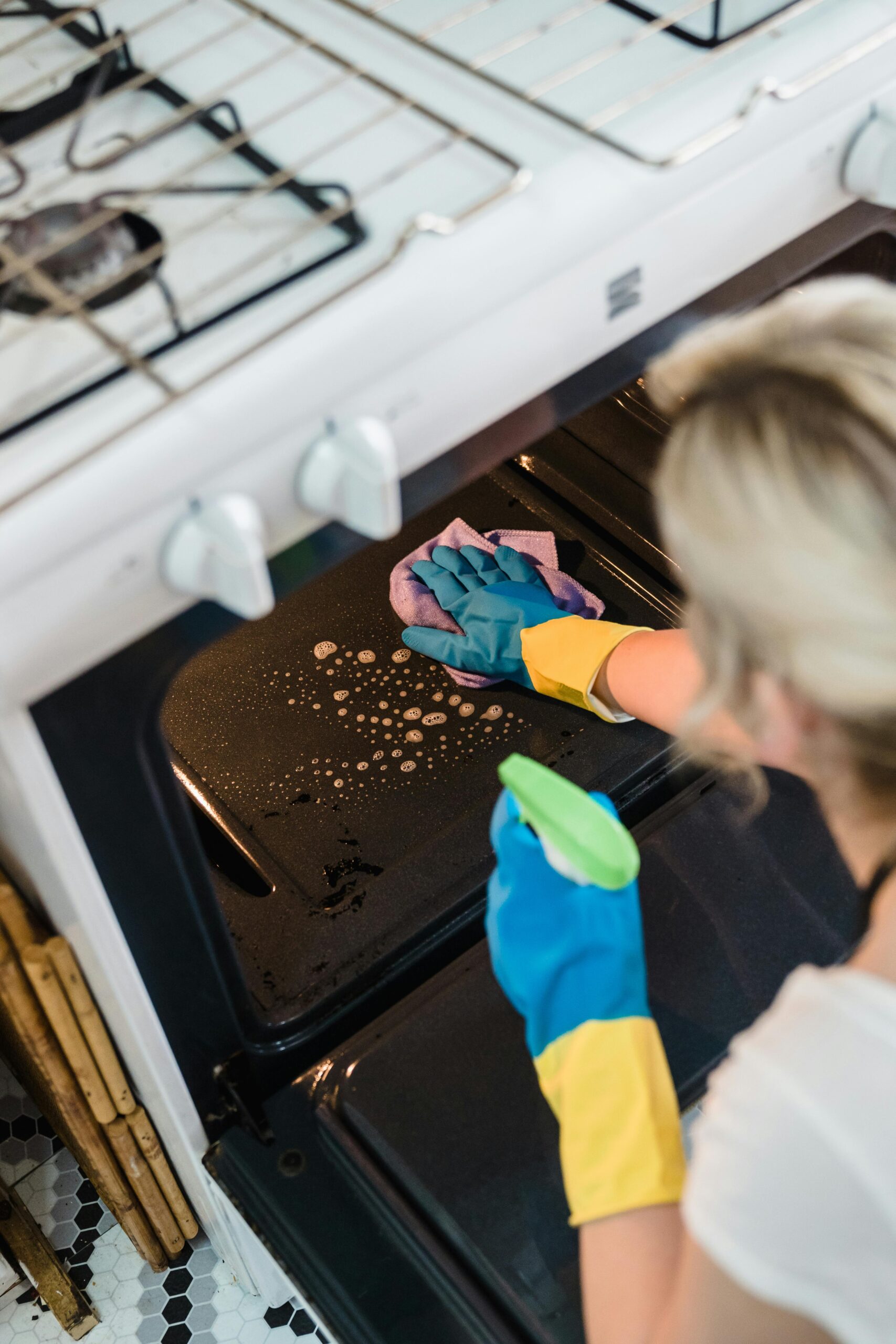 The 5-minute habit that keeps your oven spotless
