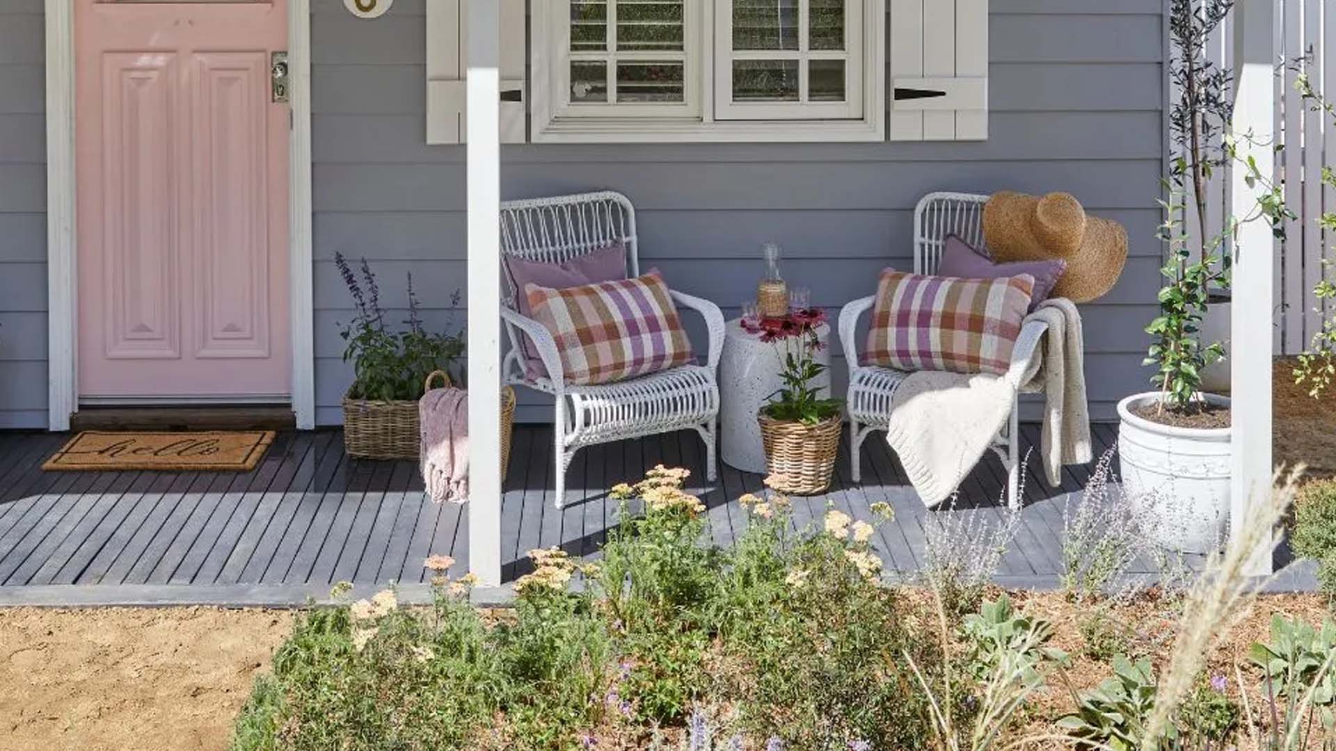 8 small acts of kindness that can make a big difference to the people around you