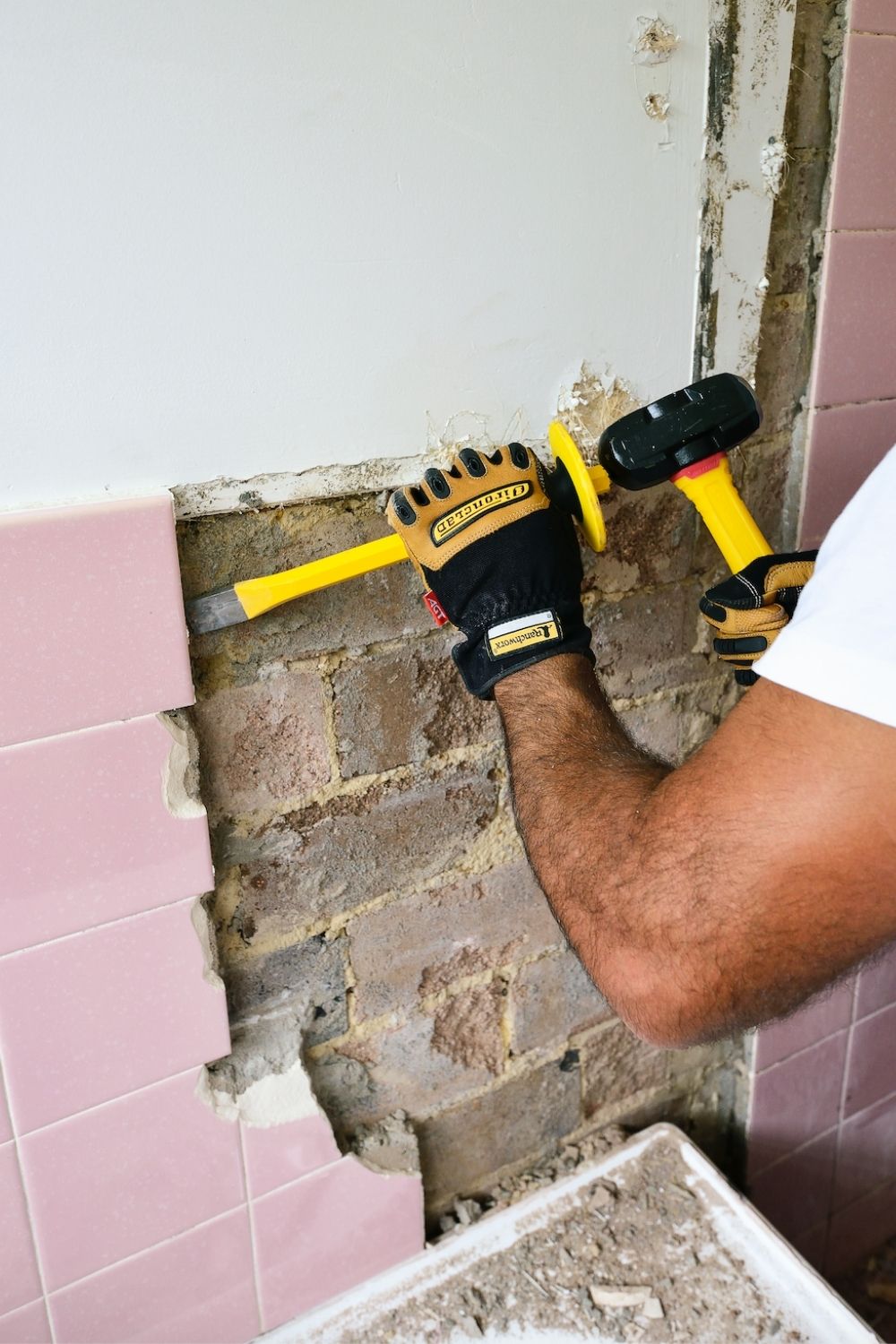 Before & after: A dated bathroom gets a modern upgrade | Better Homes ...