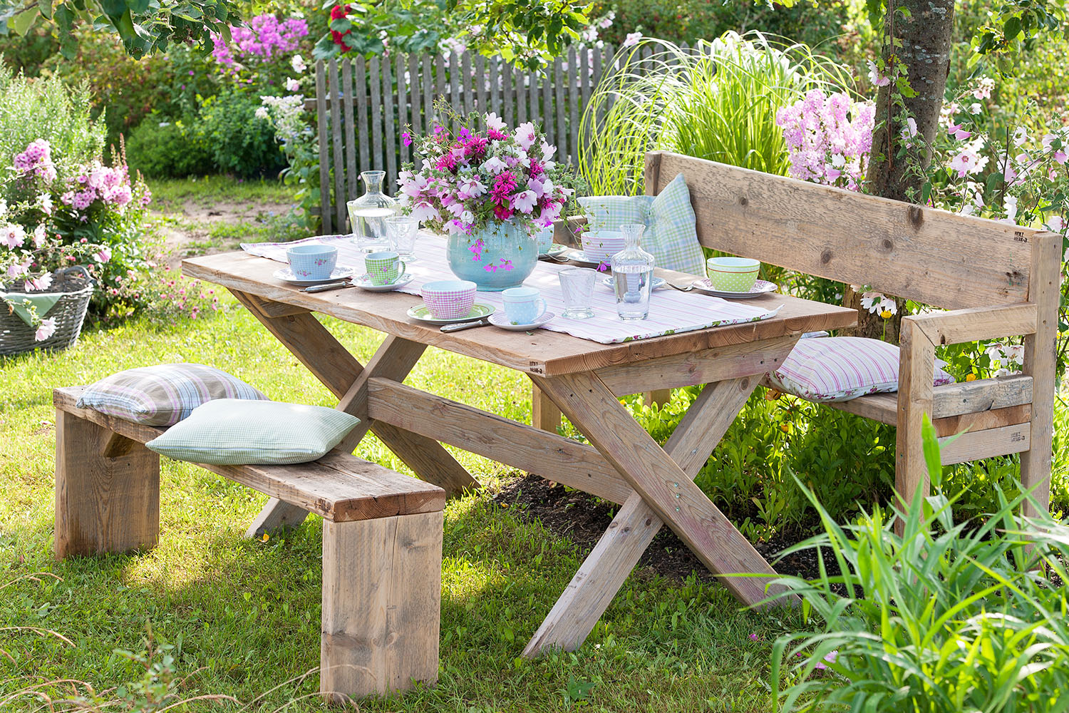 outdoor-table-setting