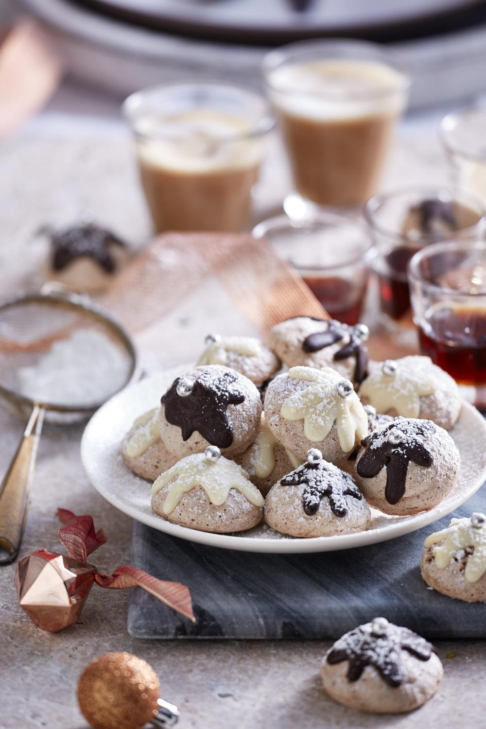 Hazelnut meringue puddings